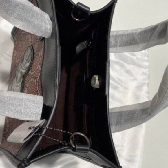 COACH X MICHAEL B. JORDAN FIELD TOTE 22 IN MUMMIFIED SIGNATURE CANVAS WITH REXY - Picture 9 of 9